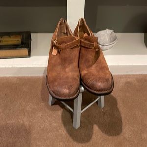 Born Women’s leather booties 7.5